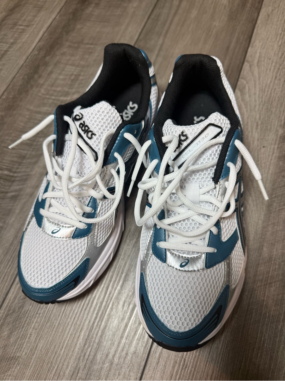 Asics White and Teal Men's Athletic Shoes - Picture 6 of 9